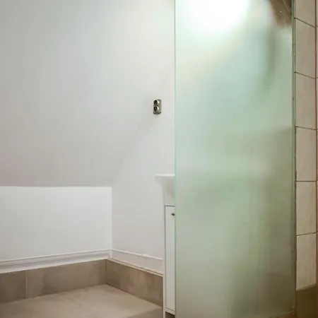 5 Bedroom Awesome In Darlowko דארלובו